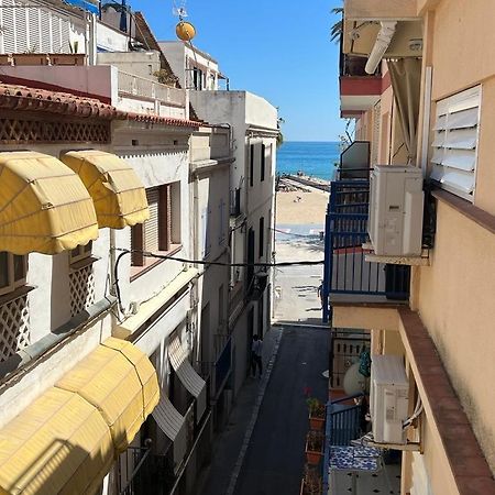 Sunny Flat In Sitges 30 Seconds To Beach, Balcony & Sea Views! ภายนอก รูปภาพ