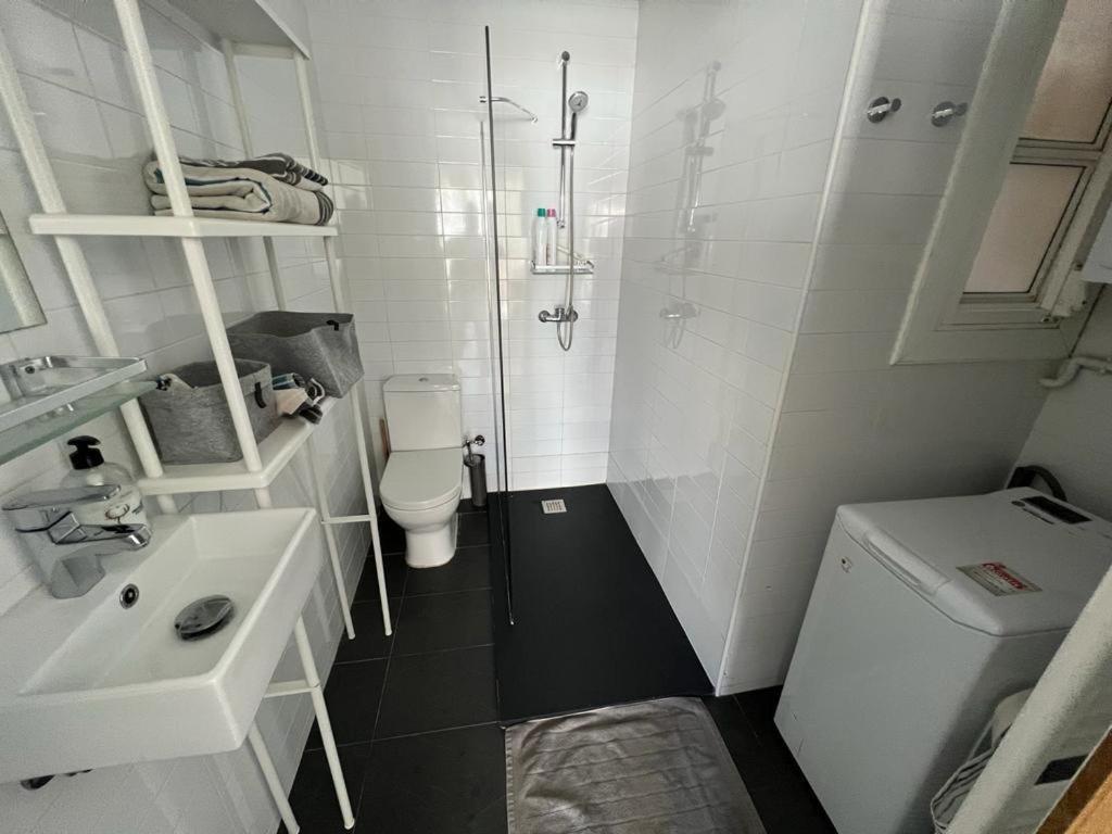 Sunny Flat In Sitges 30 Seconds To Beach, Balcony & Sea Views! ภายนอก รูปภาพ